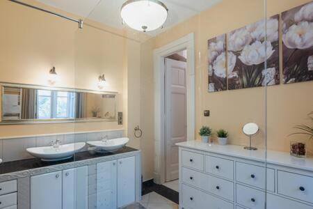Apartamento Charming Flat In The Center Budapest Exterior foto